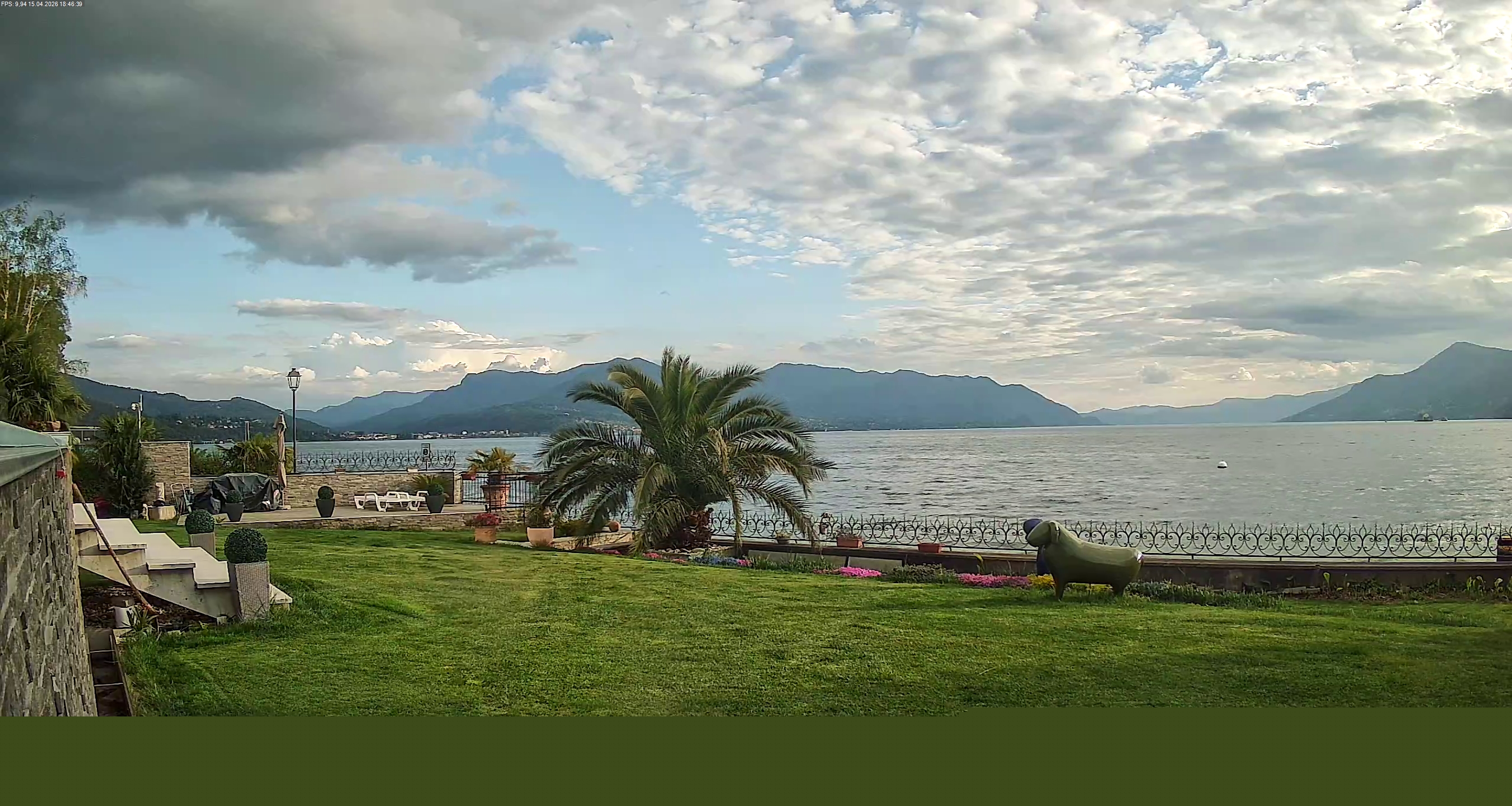 immagine della webcam nei dintorni di Curiglia con Monteviasco: webcam Maccagno con Pino e Veddasca