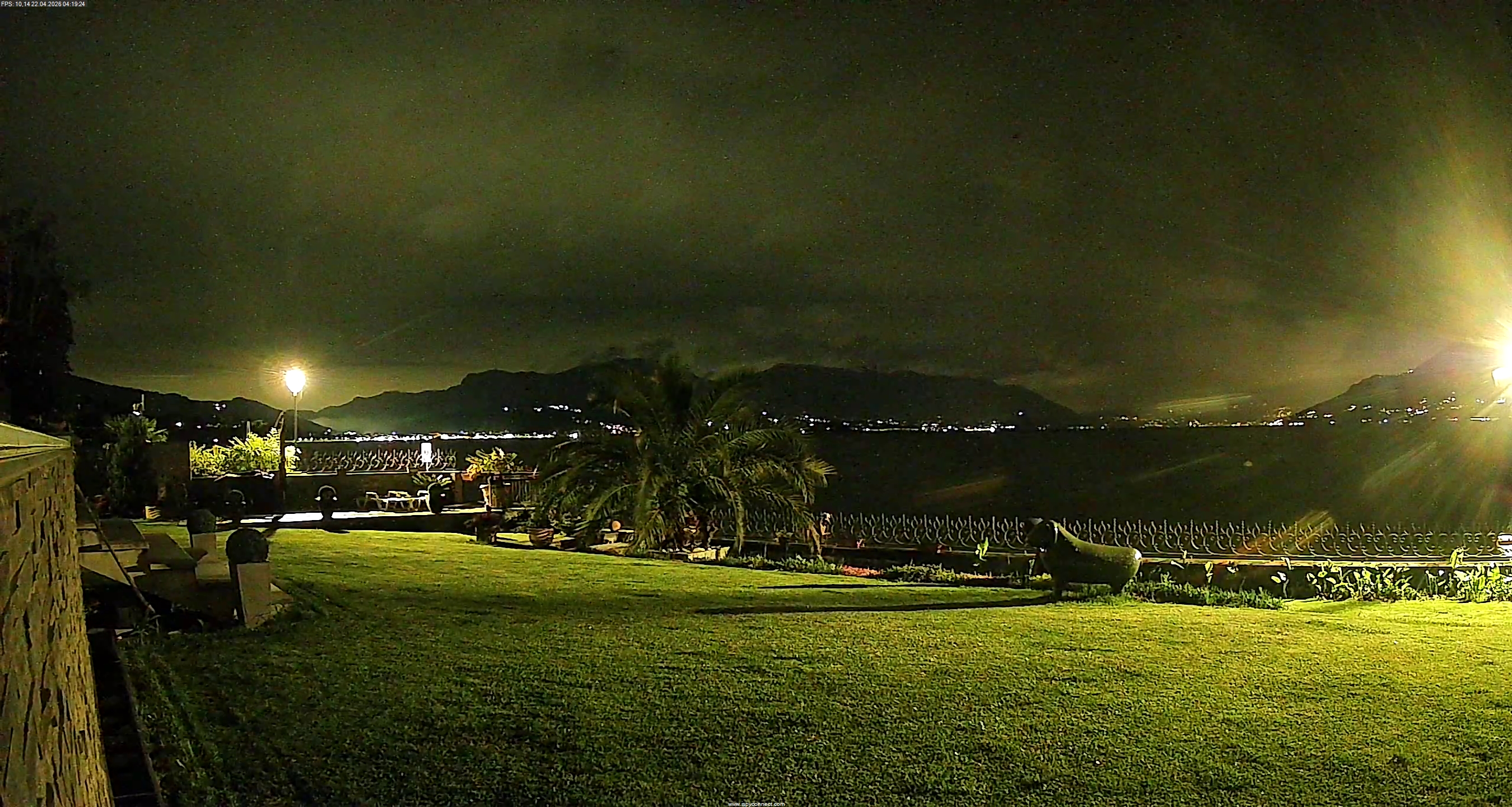 immagine della webcam nei dintorni di Brezzo di Bedero: webcam Maccagno con Pino e Veddasca