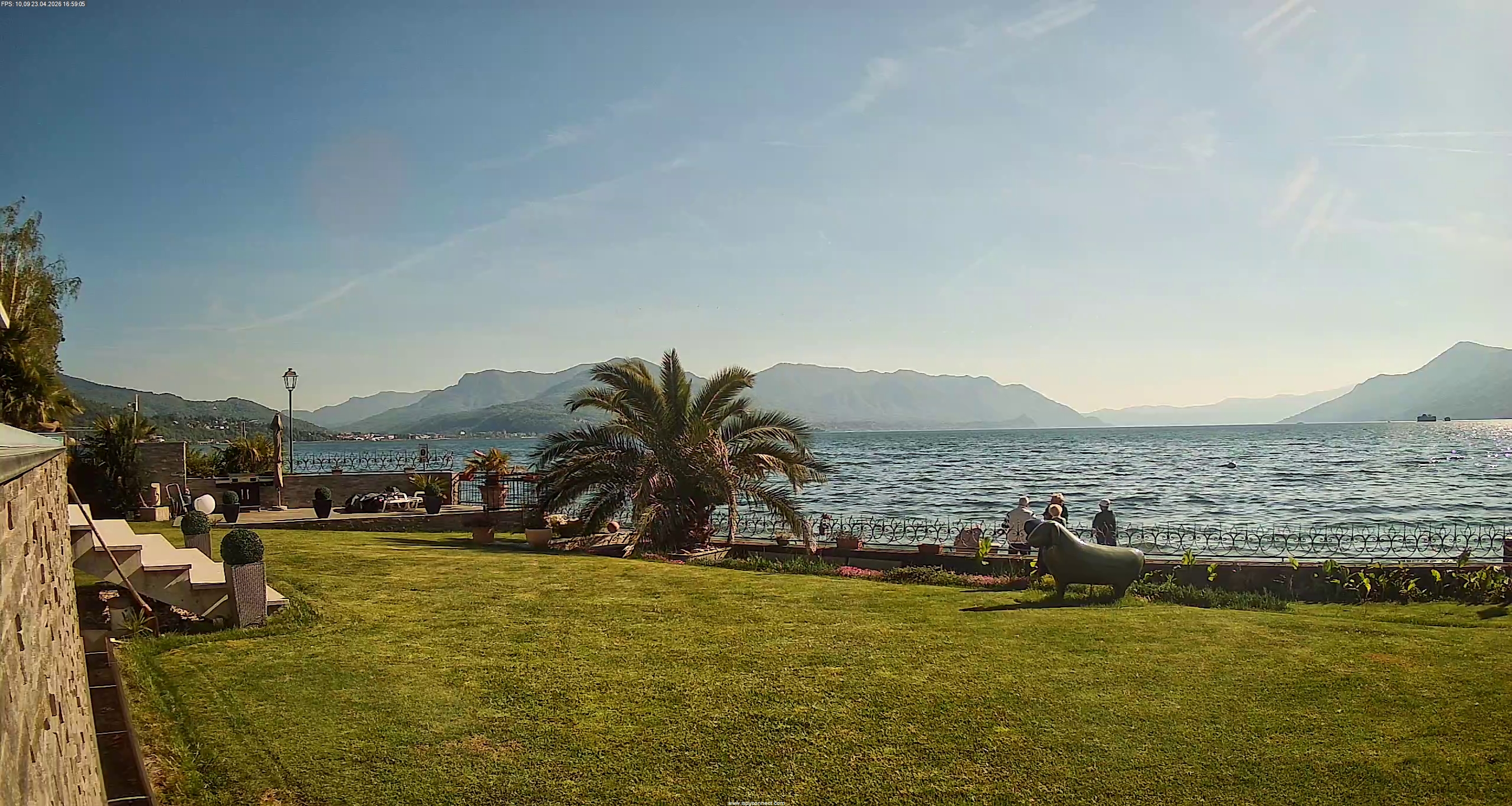 immagine della webcam nei dintorni di Cuasso al Monte: webcam Maccagno con Pino e Veddasca