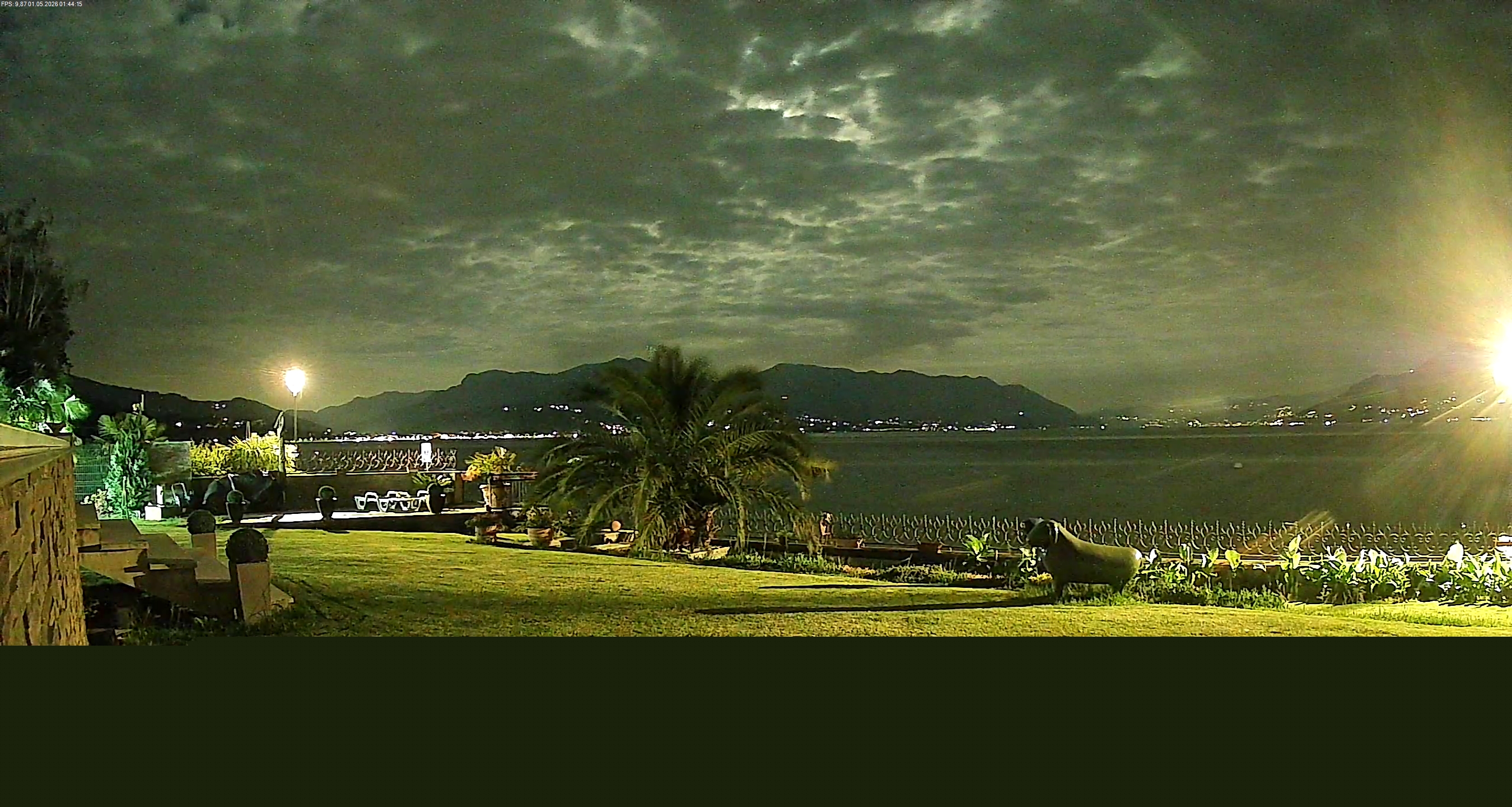 immagine della webcam nei dintorni di Brezzo di Bedero: webcam Maccagno con Pino e Veddasca