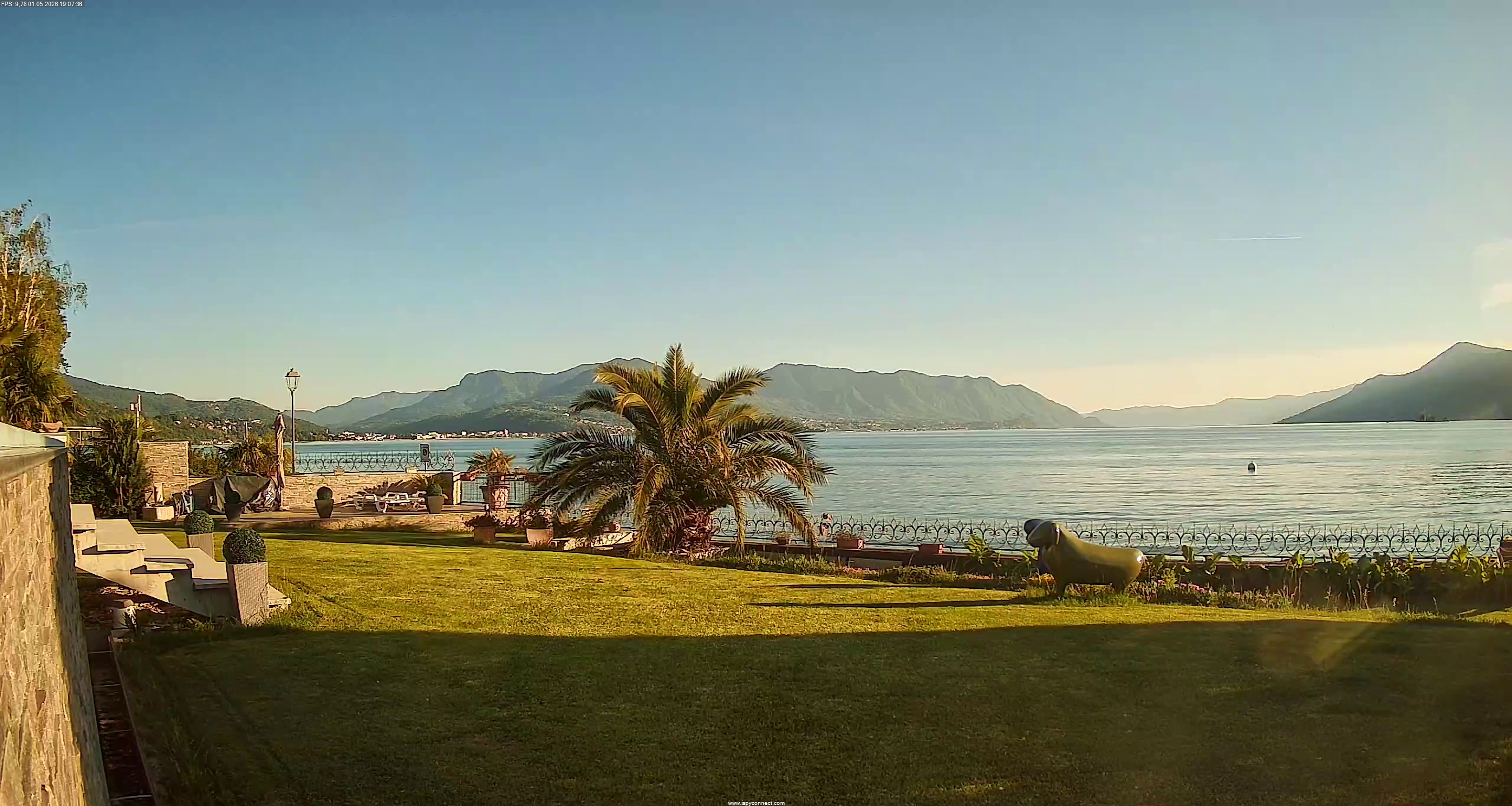 immagine della webcam nei dintorni di Curiglia con Monteviasco: webcam Maccagno con Pino e Veddasca