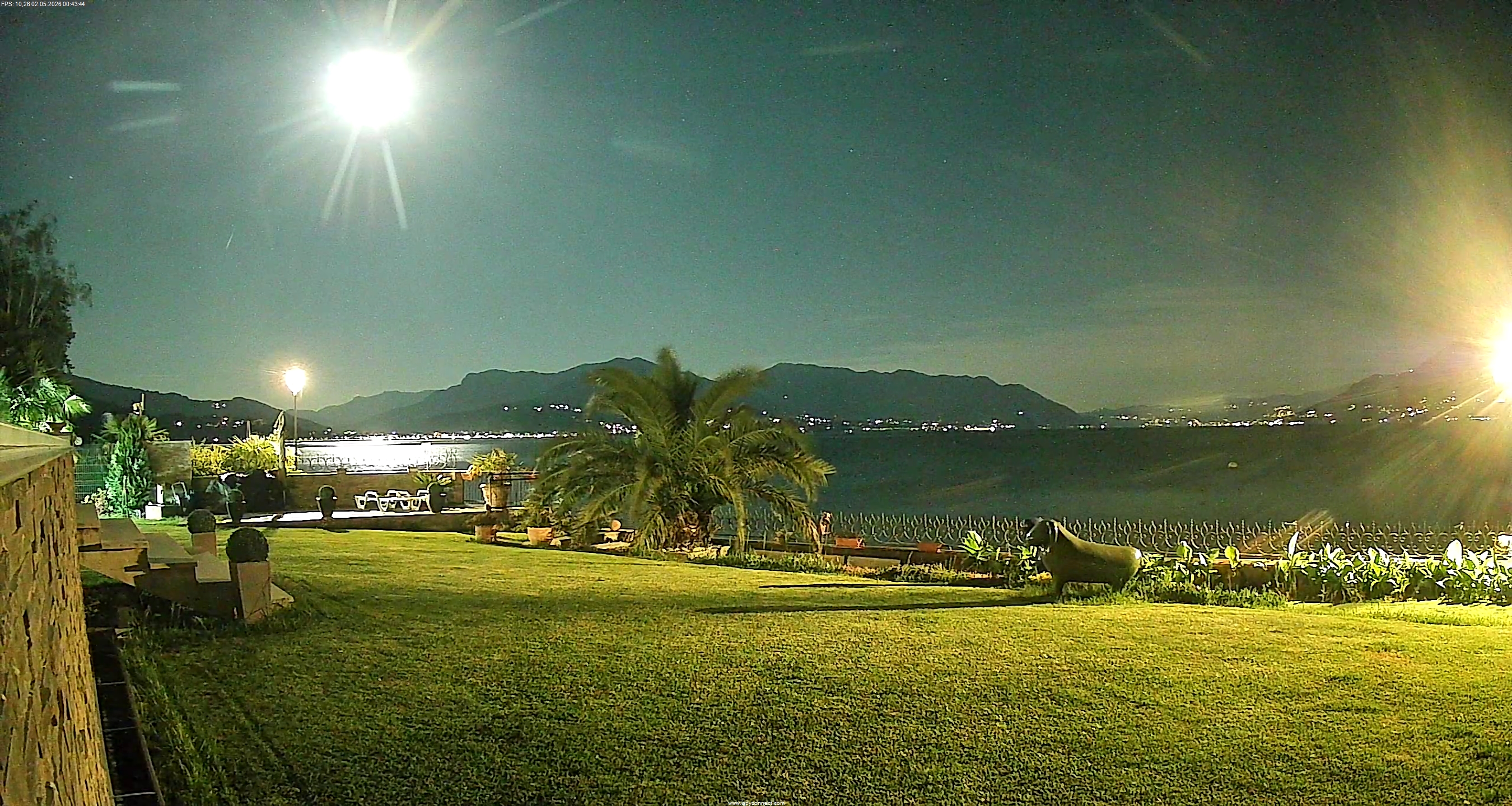immagine della webcam nei dintorni di Castello Cabiaglio: webcam Maccagno con Pino e Veddasca