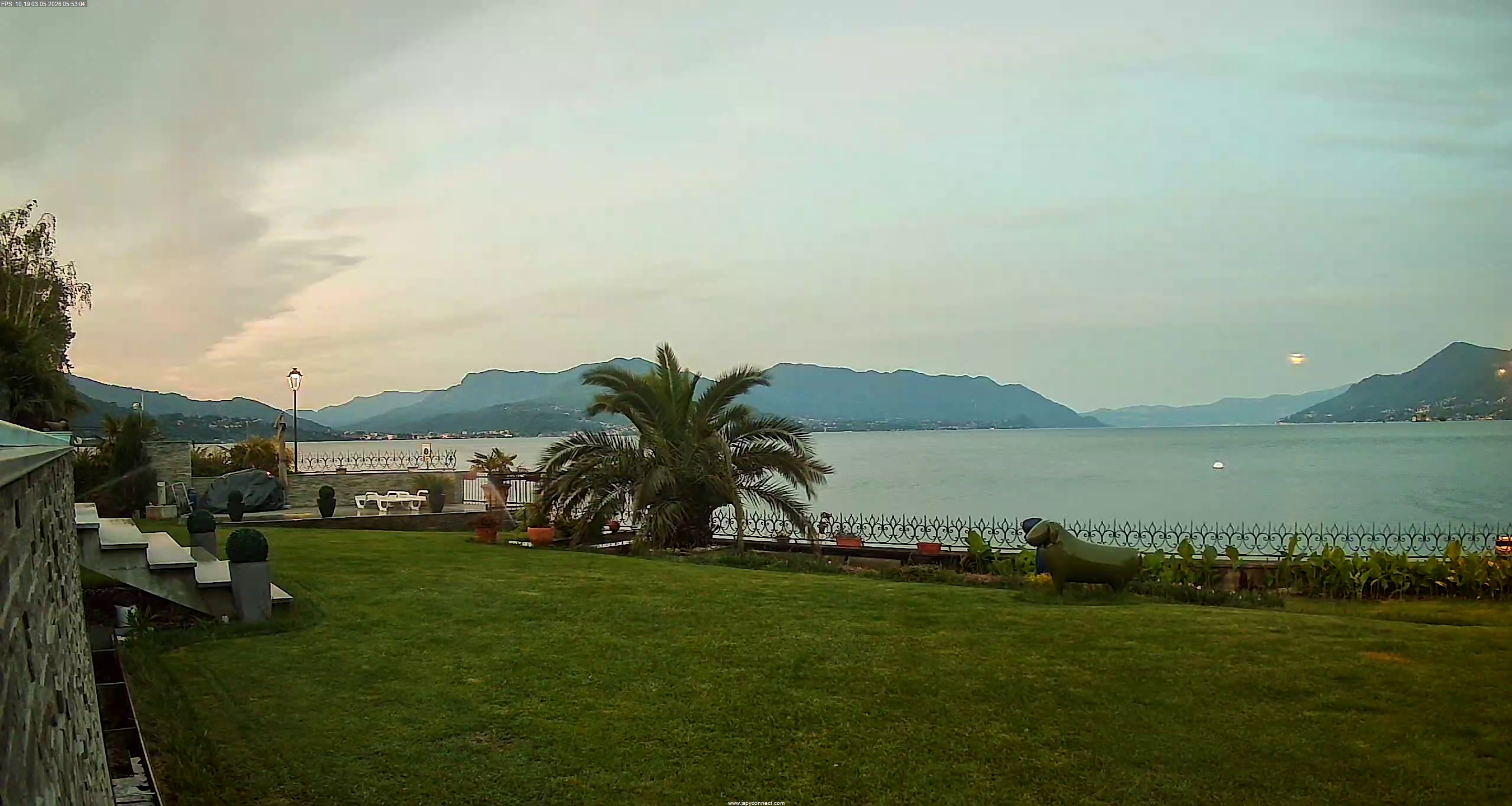immagine della webcam nei dintorni di Cannobio: webcam Maccagno con Pino e Veddasca