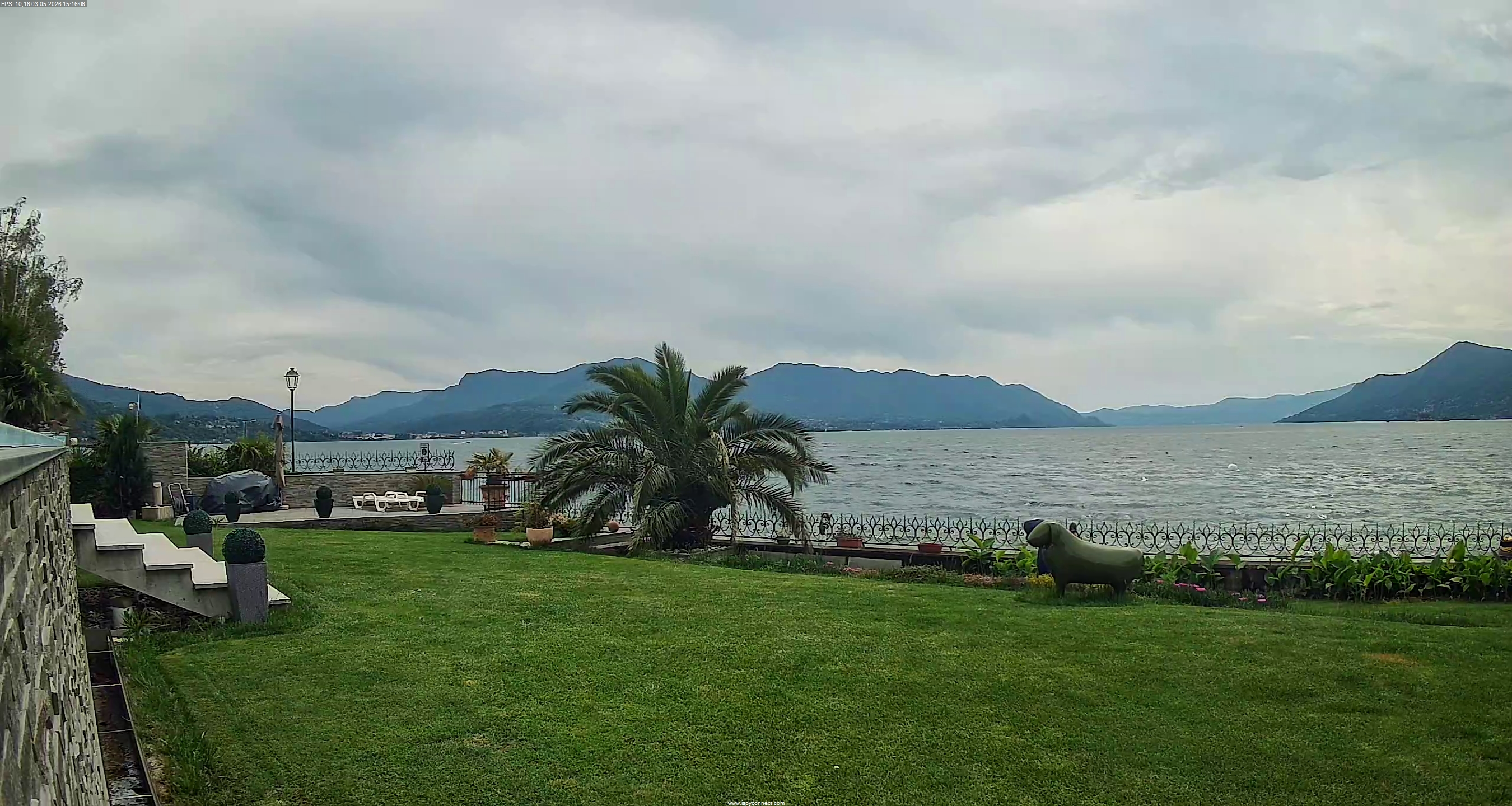 immagine della webcam nei dintorni di Brezzo di Bedero: webcam Maccagno con Pino e Veddasca