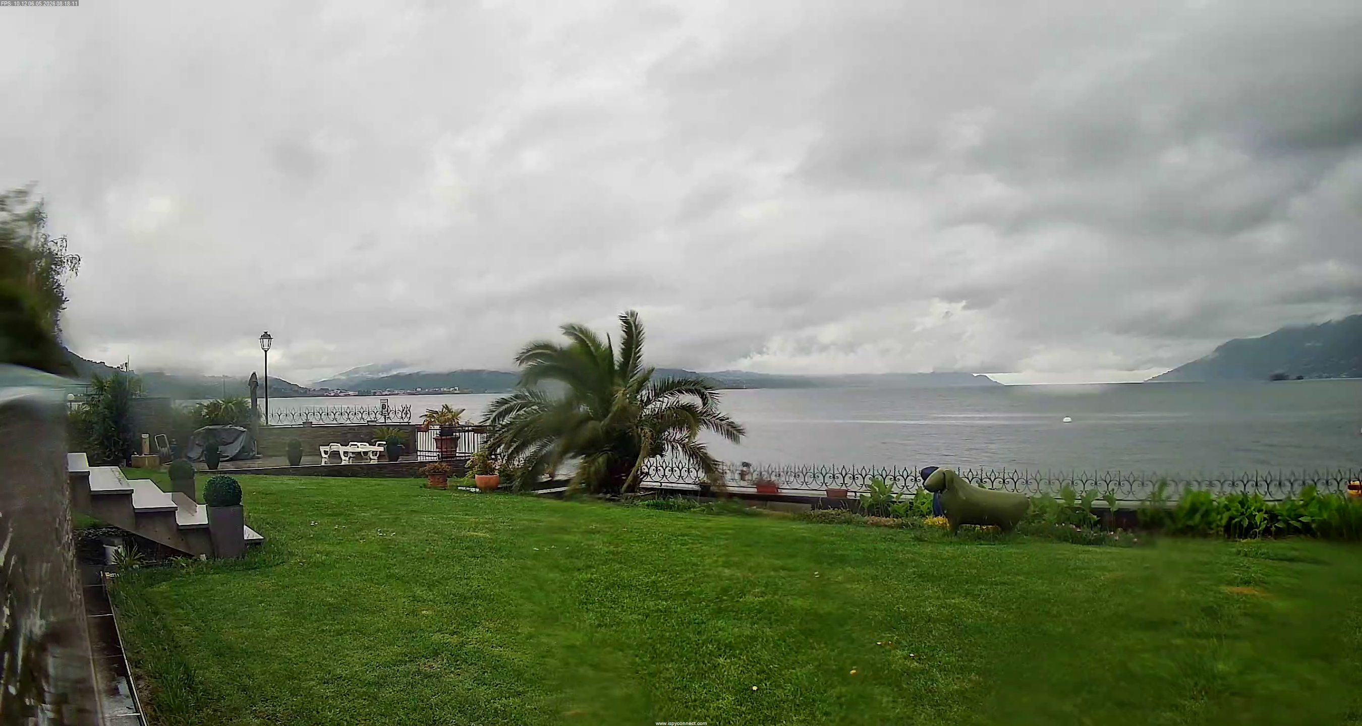 immagine della webcam nei dintorni di Trarego Viggiona: webcam Maccagno con Pino e Veddasca