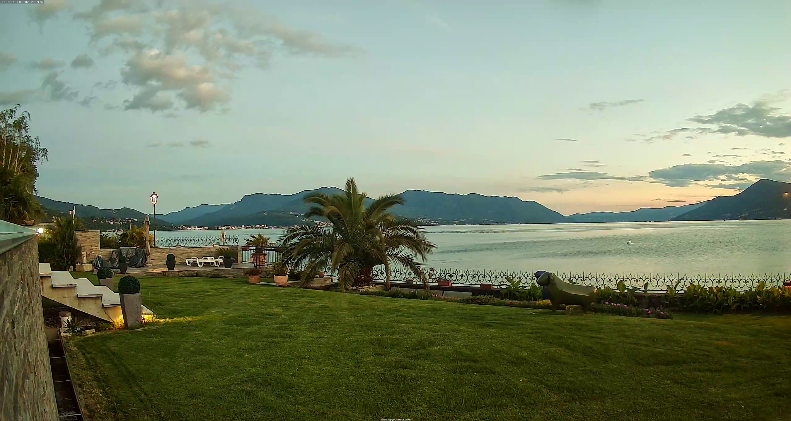 immagine della webcam nei dintorni di Valganna: webcam Maccagno con Pino e Veddasca