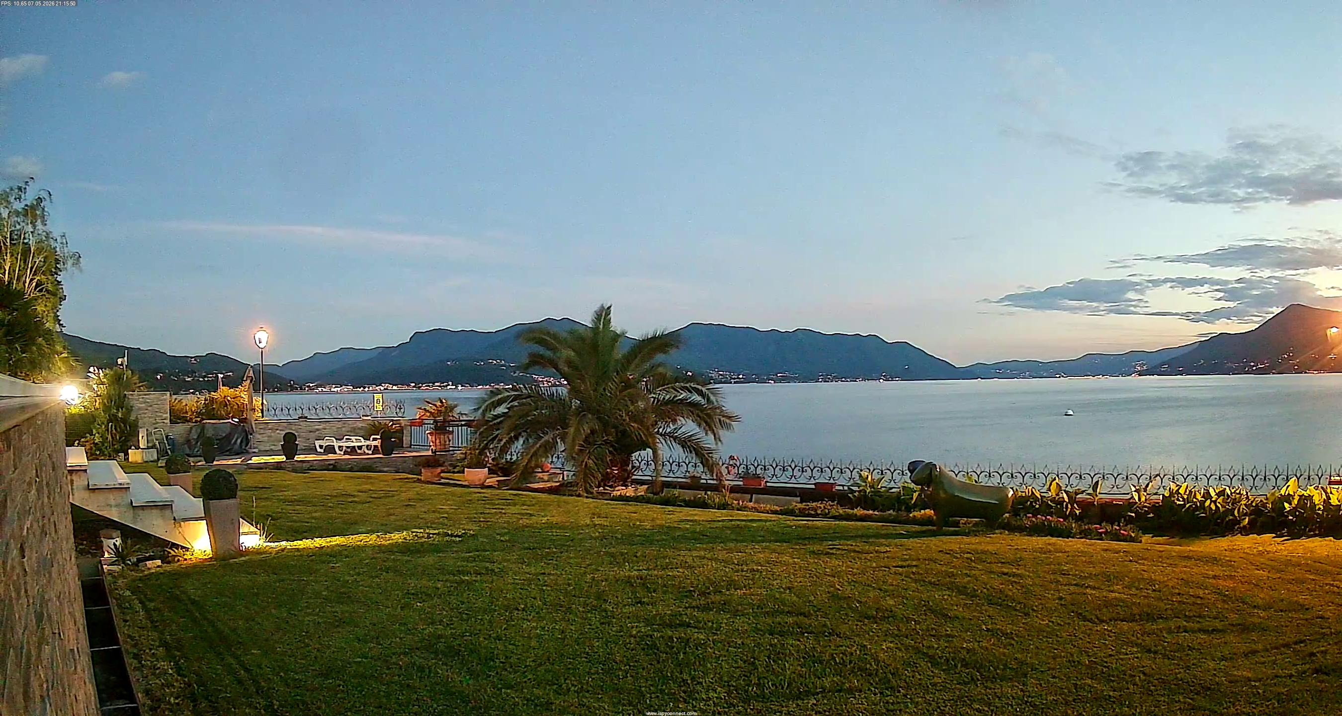immagine della webcam nei dintorni di Valganna: webcam Maccagno con Pino e Veddasca