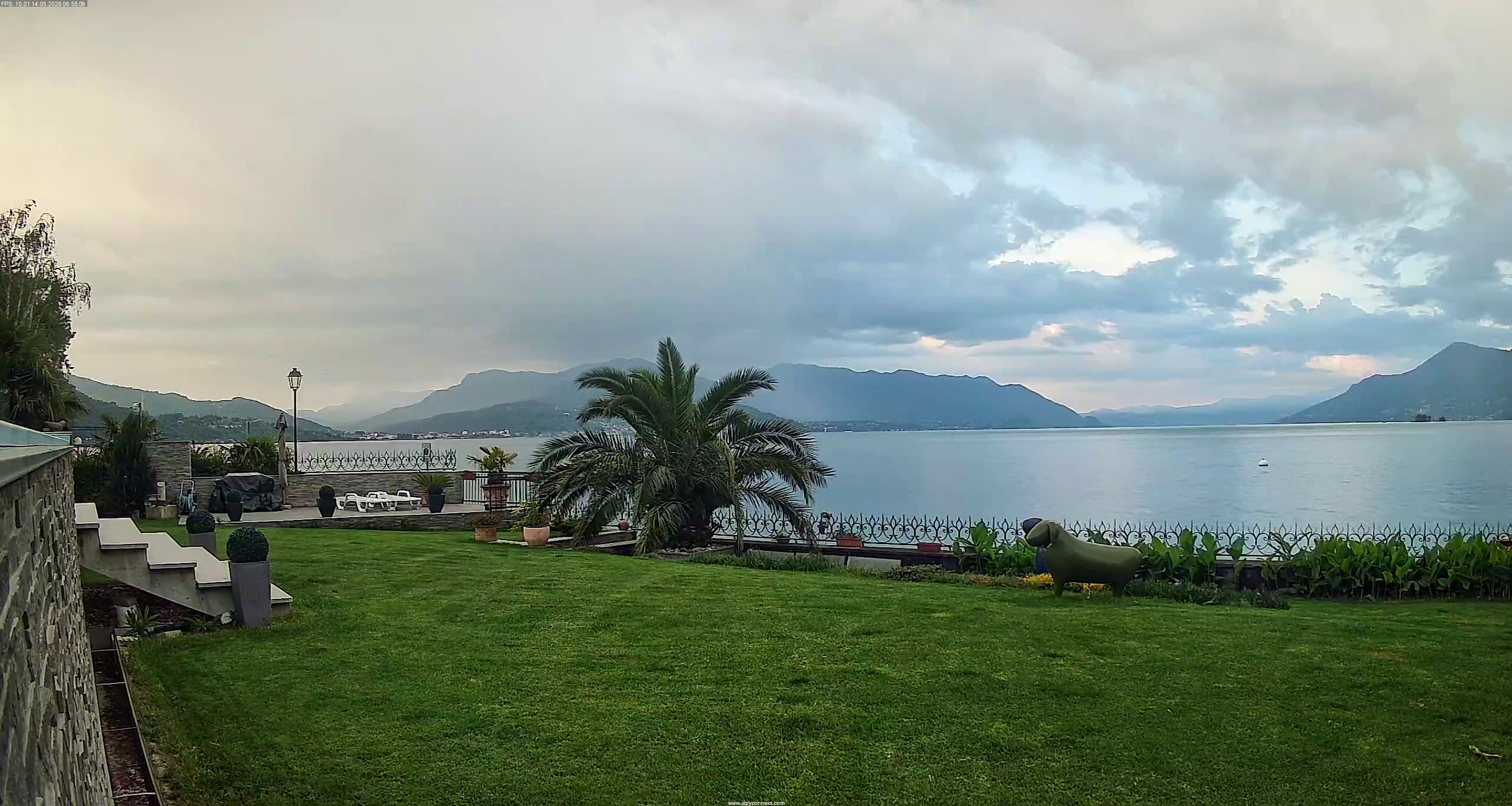 immagine della webcam nei dintorni di Cannero Riviera: webcam Maccagno con Pino e Veddasca