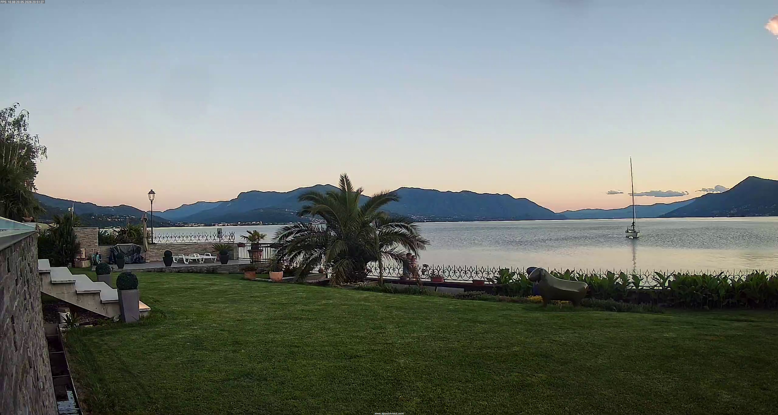 immagine della webcam nei dintorni di Re: webcam Maccagno con Pino e Veddasca