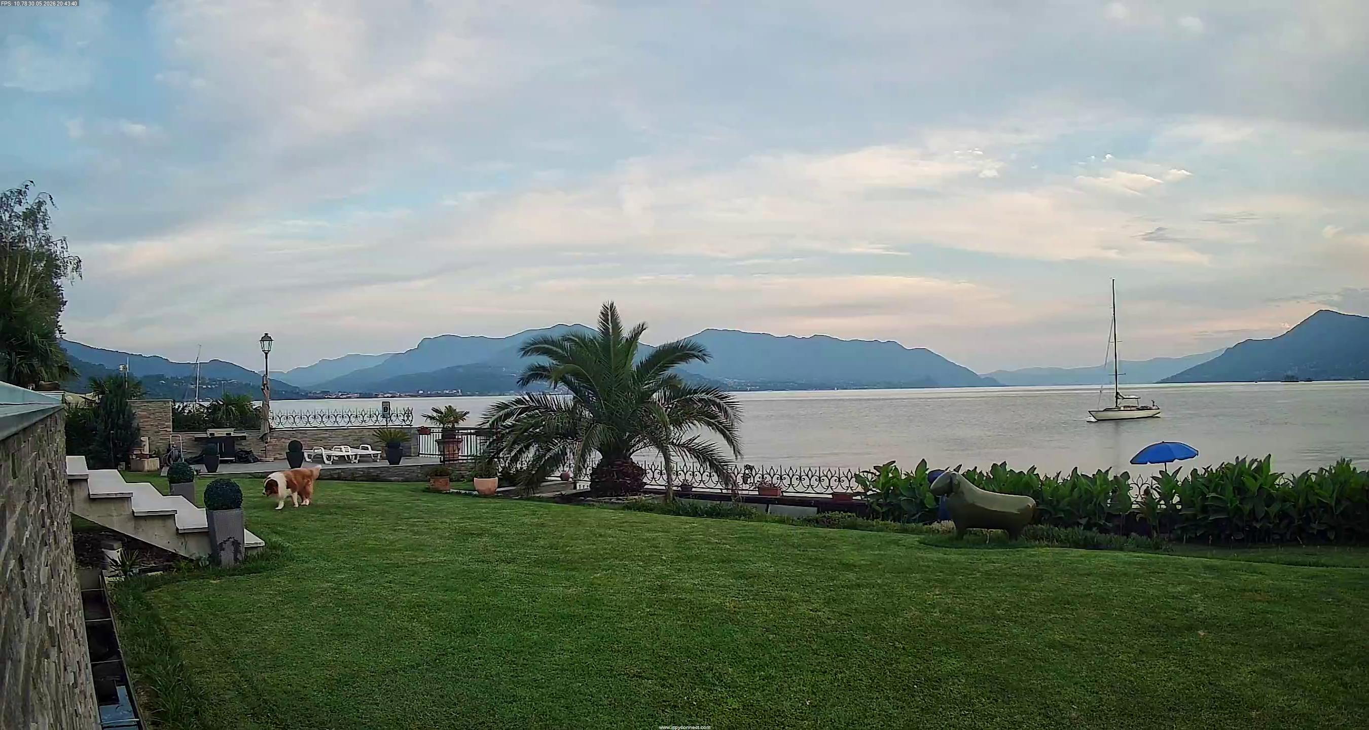 immagine della webcam nei dintorni di Valle Vigezzo: webcam Maccagno con Pino e Veddasca