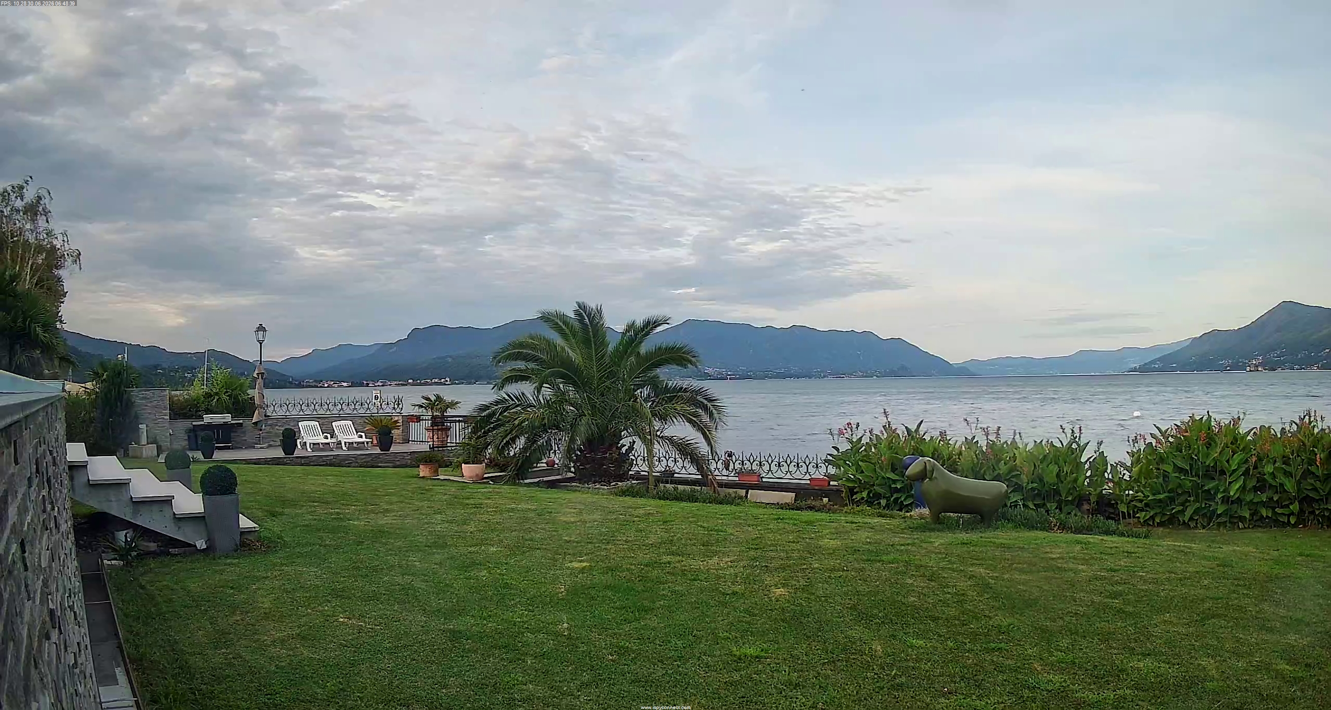 immagine della webcam nei dintorni di Cannero Riviera: webcam Maccagno con Pino e Veddasca