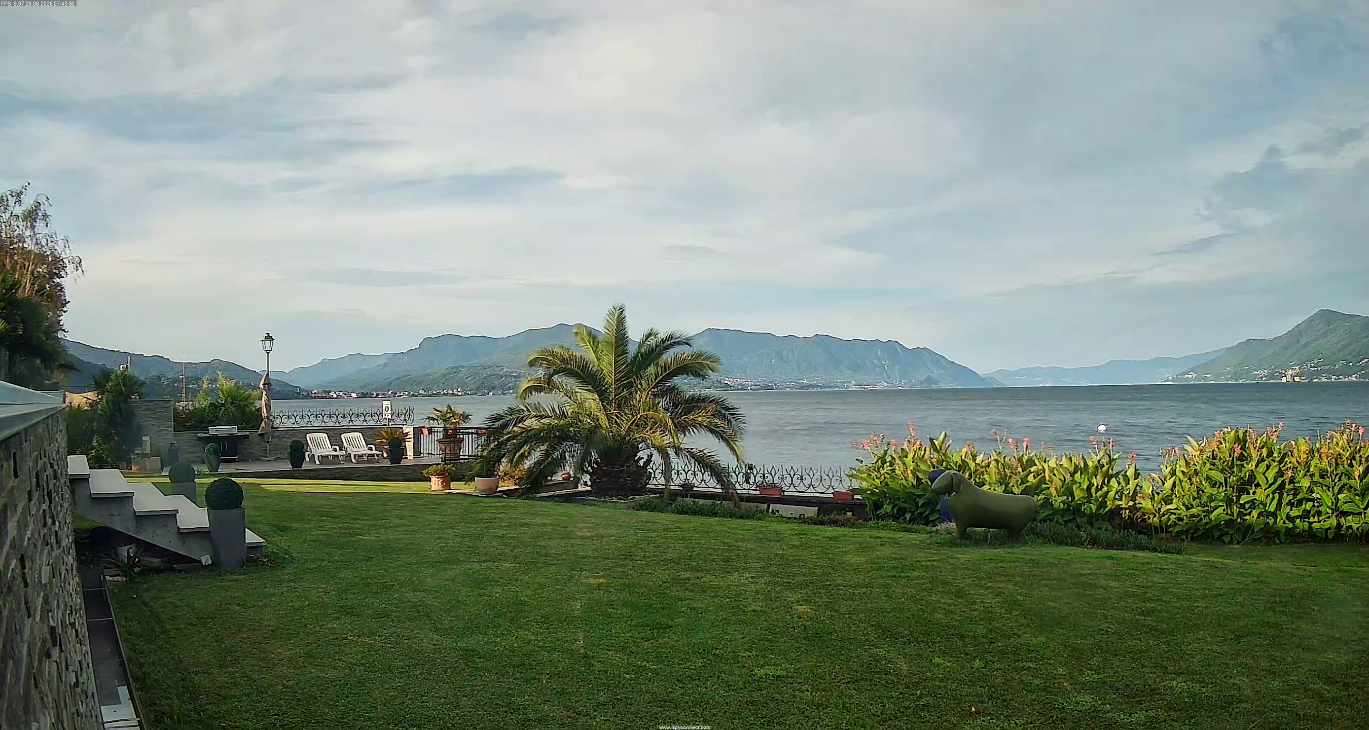 immagine della webcam nei dintorni di Cannero Riviera: webcam Maccagno con Pino e Veddasca