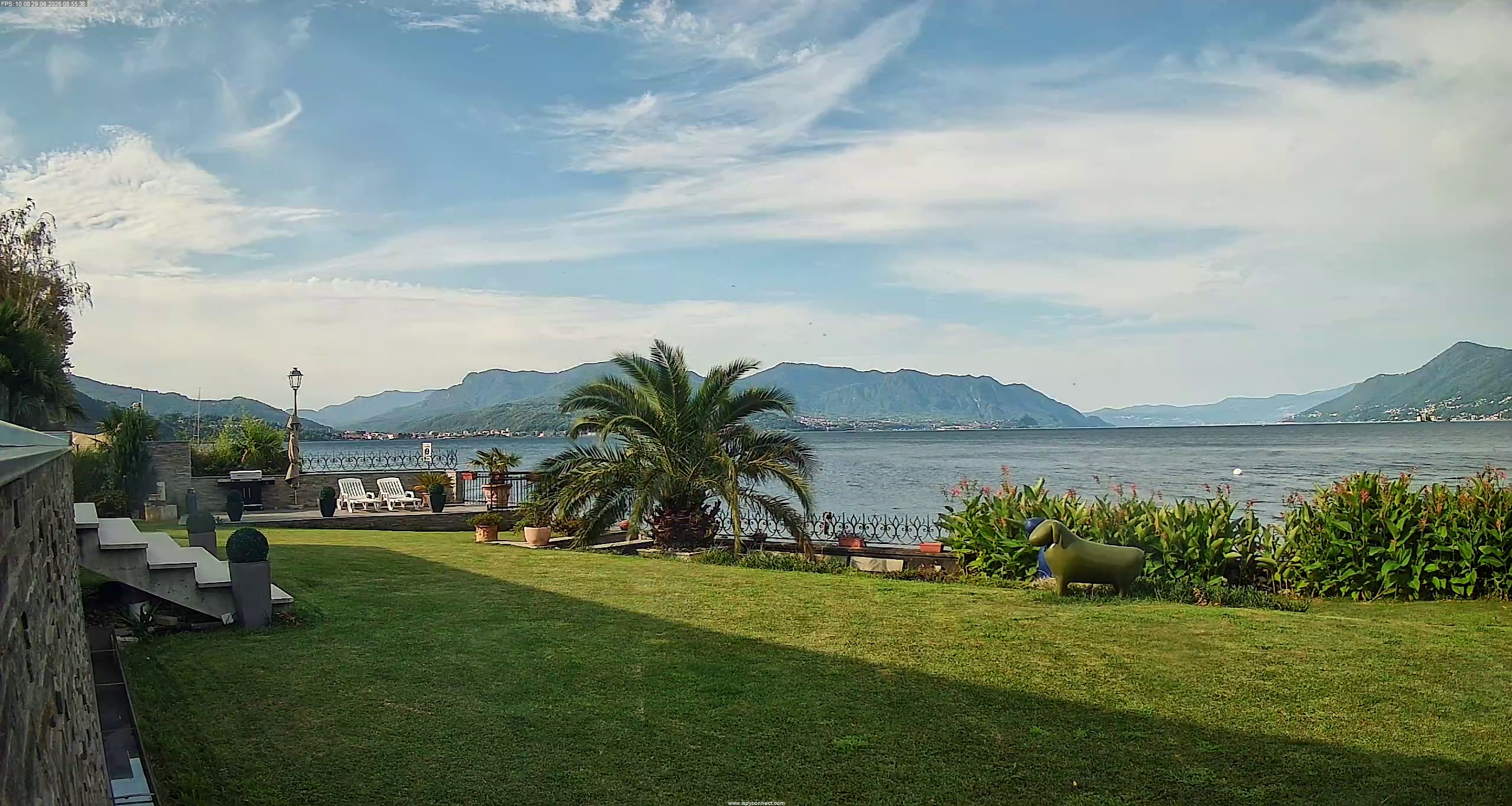 immagine della webcam nei dintorni di Cannero Riviera: webcam Maccagno con Pino e Veddasca